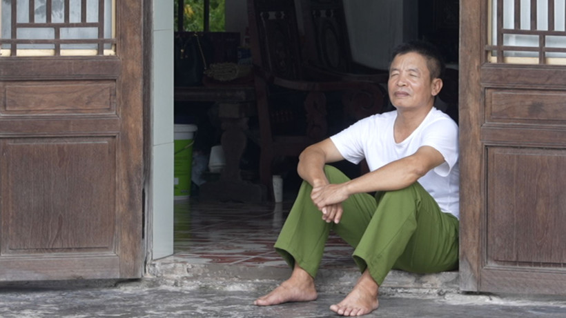 Bệnh nhân Ninh Văn Cương đã có 26 năm phải chung sống trong mù lòa.