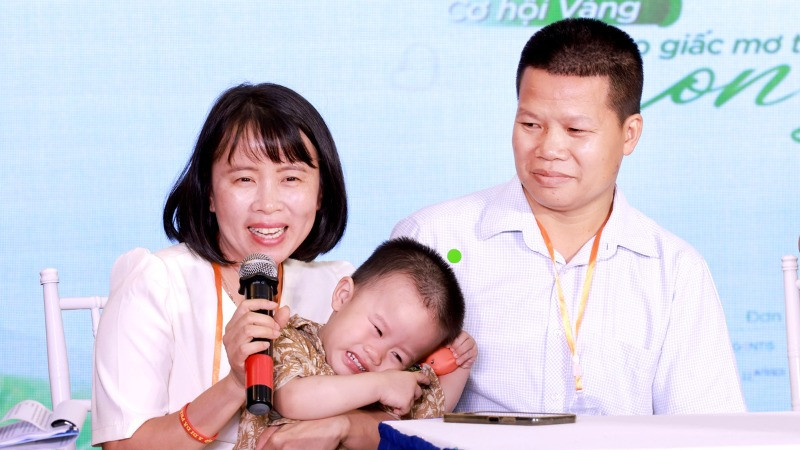 Chị Nguyễn Thị Thắm (1985) và anh Chu Văn Cầu (1984) hạnh phúc đón con yêu sau 13 năm hiếm muộn. 