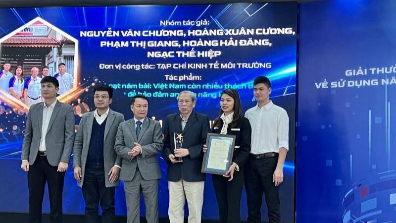 Nhóm tác giả có tác phẩm đoạt giải Đặc biệt.