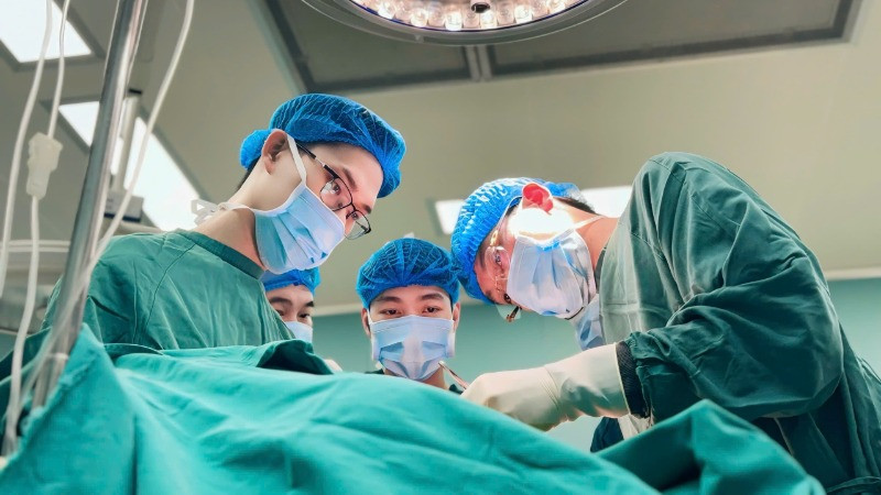 Các bác sĩ phẫu thuật 