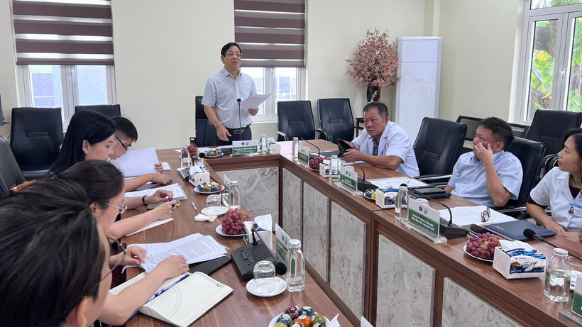 Phó Giáo sư, Tiến sĩ Lương Ngọc Khuê, Phó Chủ tịch Hội đồng y khoa Quốc gia, Cục trưởng Cục quản lý Khám chữa bệnh phát biểu tại buổi làm việc.