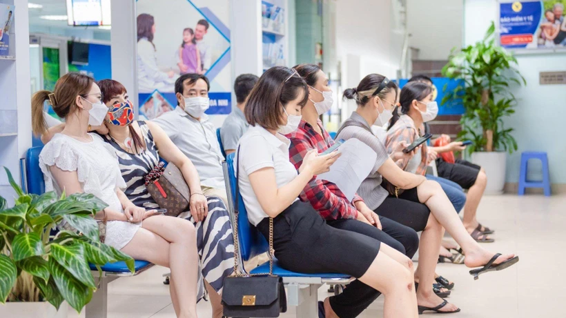 Bộ Y tế khuyến khích người dân đeo khẩu trang khi đến nơi công cộng, đông người