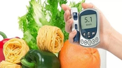 Người bệnh đái tháo đường nên duy trì đo đường huyết thường xuyên dịp Tết Nguyên đán. (Ảnh minh họa)