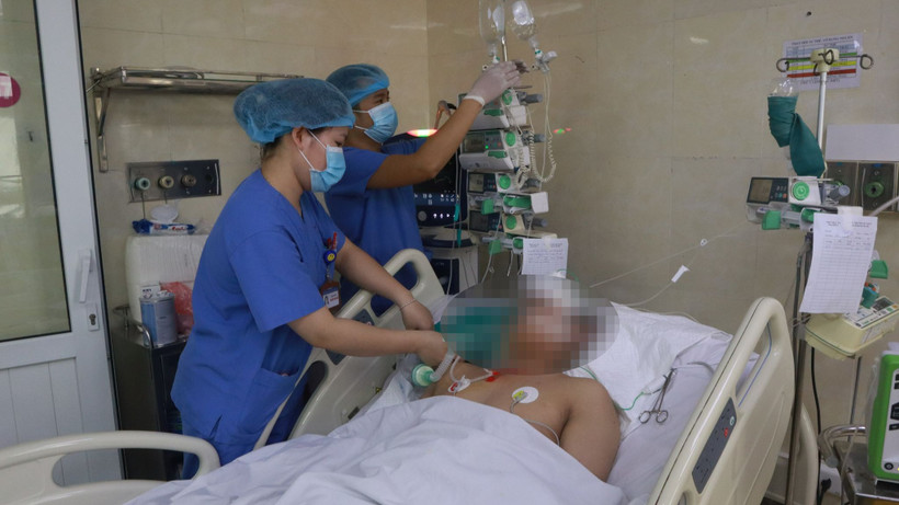 Bệnh nhân 28 tuổi hôn mê sâu, tiên lượng nặng.