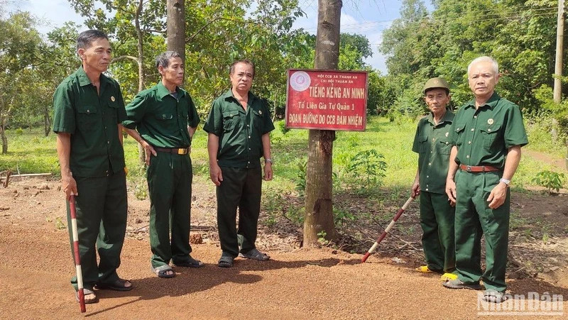 Mô hình "Tiếng kẻng an ninh trật tự" của hội cựu chiến binh ấp Thuận An, xã Thanh An, huyện Hớn Quản, tỉnh Bình Phước. (Ảnh: NHẤT SƠN)