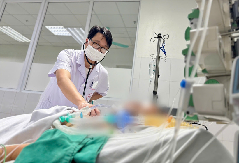 Bệnh nhân nằm điều trị tại Bệnh viện Bệnh Nhiệt đới Trung ương.