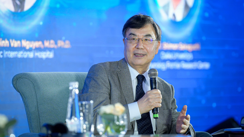 Giáo sư Shimon Sakaguchi.