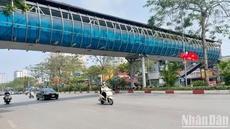 Hà Nội dự báo có mây, ngày nắng; chiều tối và đêm có mưa rào và dông vài nơi. (Ảnh: Đ.T)