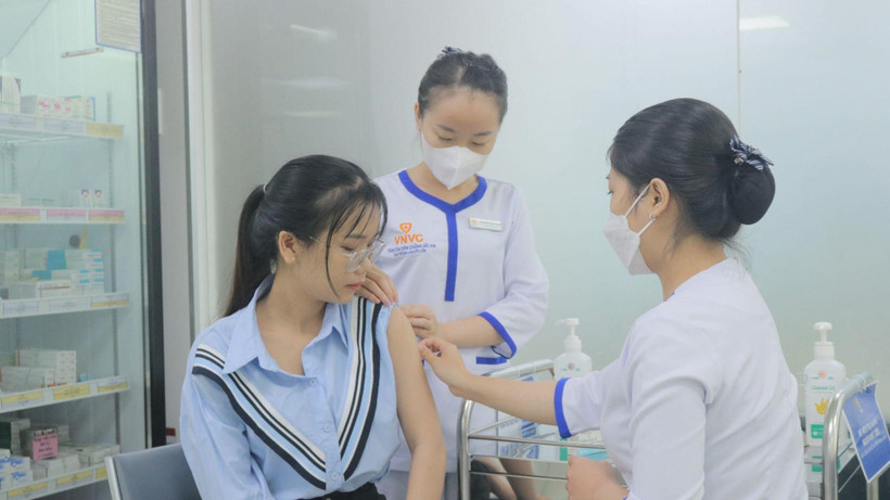 Chủ động tiêm phòng vaccine phòng bệnh não mô cầu.