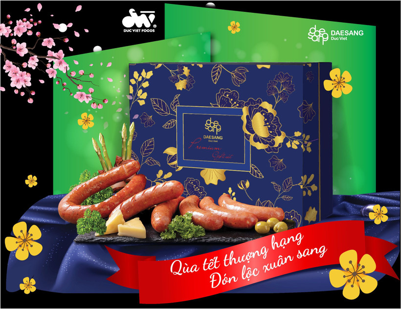 Người tiêu dùng thích thú với nhiều lựa chọn set quà Đức Việt trong Tết 2023