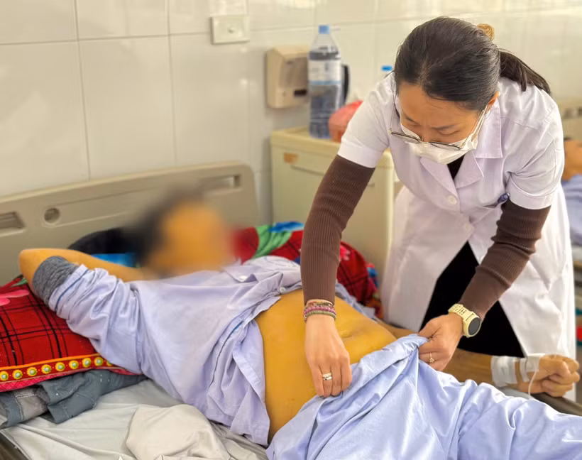 Bệnh nhân vàng da do ngừng điều trị viêm gan B. 