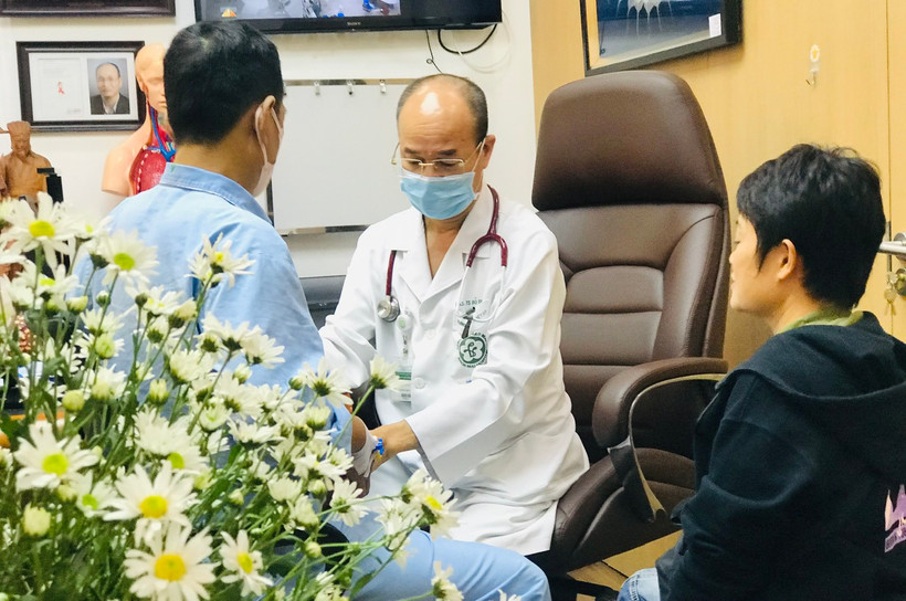 Cứu người sống chung với HIV từ hố sâu tuyệt vọng