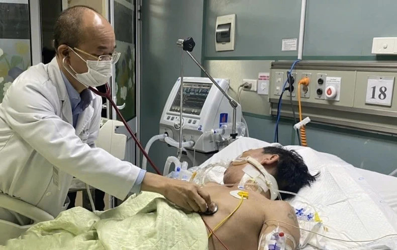 Ca mắc sởi nằm điều trị tại Bệnh viện Bạch Mai. (Ảnh: TRUNG HIẾU)