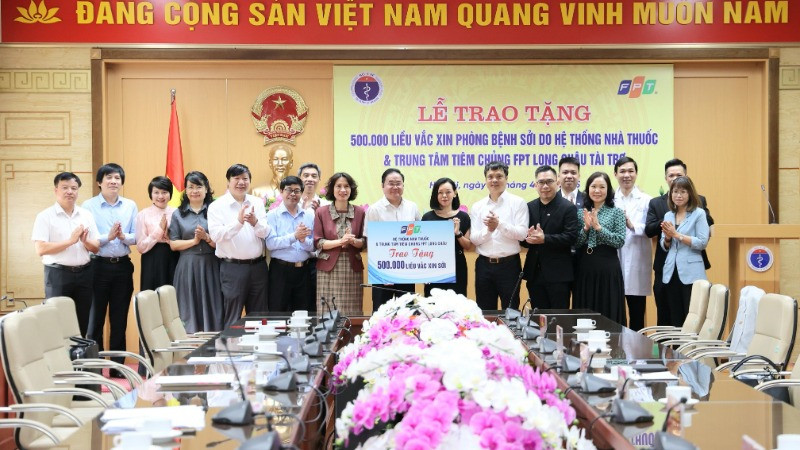 Bộ Y tế tiếp nhận thêm 500 nghìn liều vaccine phòng bệnh sởi.