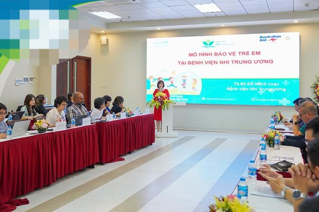 Tiến sĩ, bác sĩ Đỗ Minh Loan – Ban Bảo vệ trẻ em, Bệnh viện Nhi Trung ương giới thiệu mô hình Ban Bảo vệ trẻ em