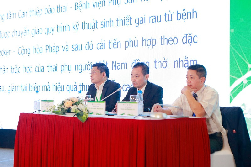 Chủ tọa hội nghị. 