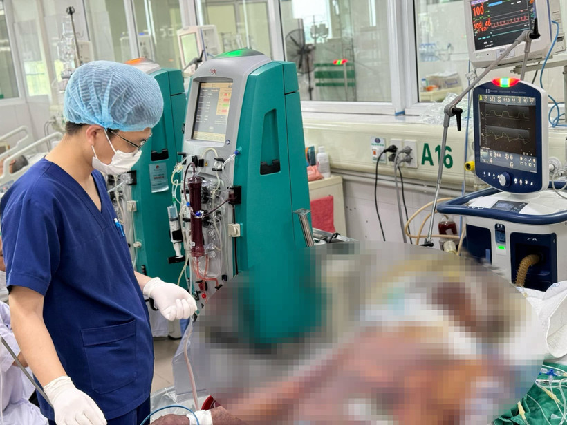 Bệnh nhân nằm điều trị tại Bệnh viện Bệnh Nhiệt đới Trung ương.