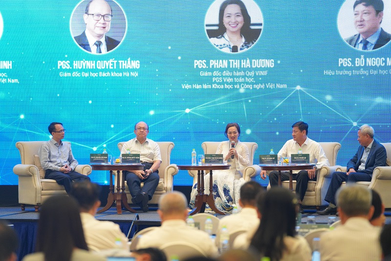 Các đại biểu chia sẻ tại tọa đàm.