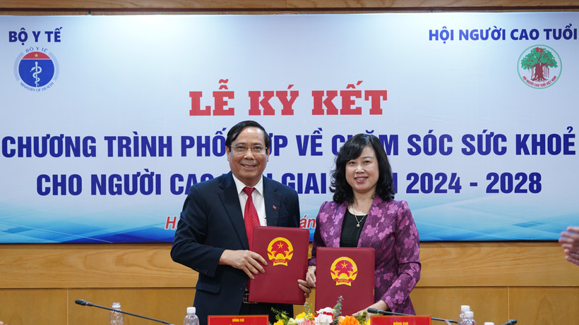 Bộ Y tế và Trung ương Hội Người cao tuổi Việt Nam ký kết Chương trình phối hợp hoạt động về chăm sóc sức khỏe cho người cao tuổi giai đoạn 2024-2028.