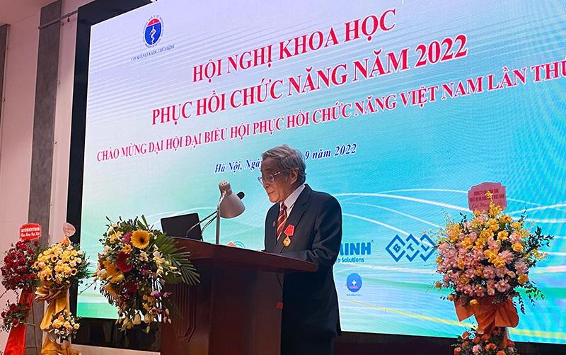 Phó Giáo sư, Tiến sĩ, Thầy thuốc nhân dân Trần Trọng Hải, Chủ tịch Hội Phục hồi chức năng phát biểu khai mạc. 