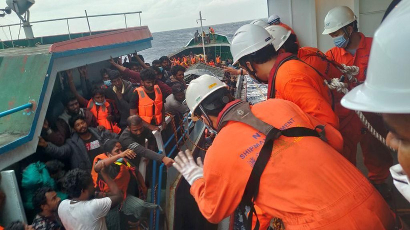 303 công dân Sri Lanka được đưa về bờ.