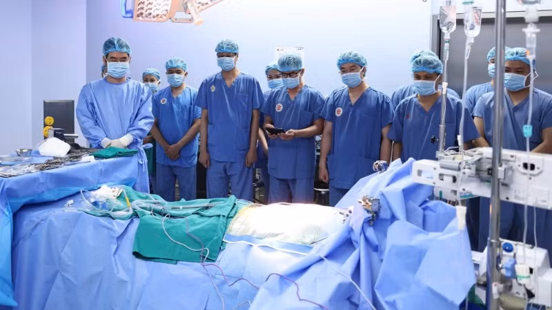 Đội ngũ y, bác sĩ tri ân nghĩa cử cao cả của người hiến tạng.