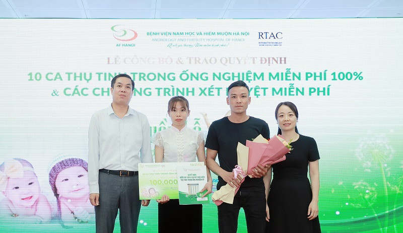 Vợ chồng chị Vi Thị Diện (1994) và anh Lương Văn Dược (1992) được hỗ trợ làm IVF miễn phí, chắp cánh ước mơ sau gần 10 năm hiếm muộn.