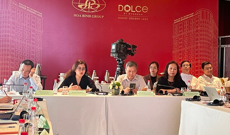 Bà Trần Thị Trang phát biểu tại tọa đàm. 