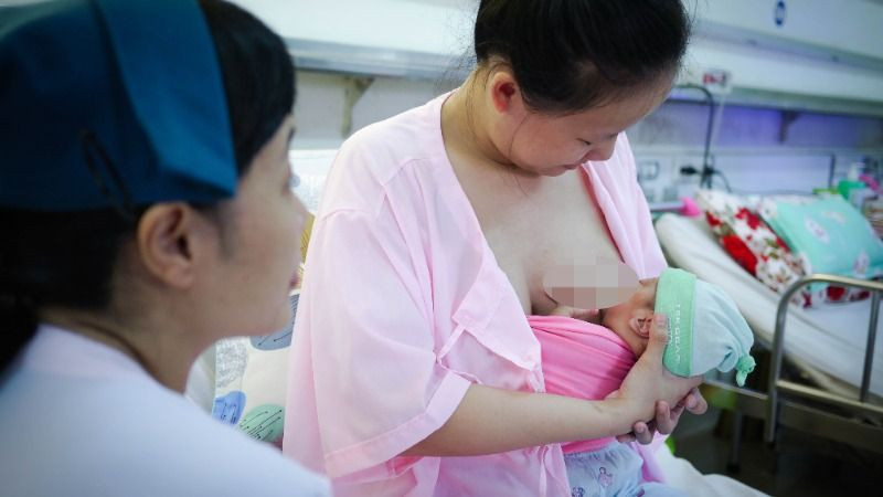 Hướng dẫn chăm sóc trẻ bằng phương pháp Kangaroo tại Bệnh viện Sản nhi Đà Nẵng. 