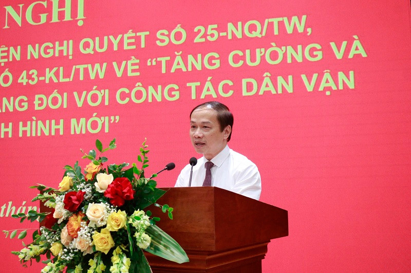 Đồng chí Phạm Tất Thắng, Ủy viên Trung ương Đảng, Phó Trưởng Ban Thường trực Ban Dân vận Trung ương phát biểu tại hội nghị.