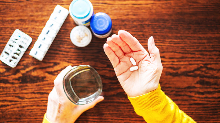 Bệnh nhân tại Nonadherence không tuân thủ theo hướng dẫn của bác sĩ về việc sử dụng thuốc. Ảnh: COLDSNOWSTORM