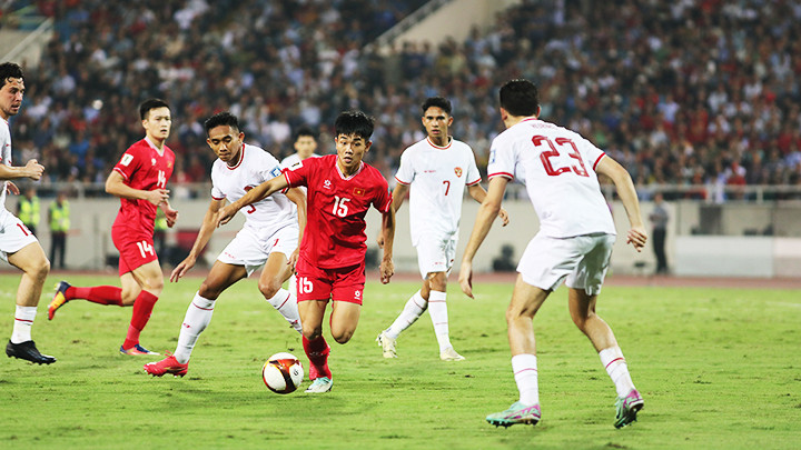 Đội tuyển Việt Nam chưa hoàn thiện được lối chơi kiểm soát bóng. Ảnh: LÊ MINH