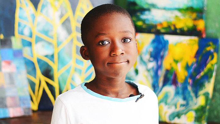 Adeniji tại phòng trưng bày TCAG. Ảnh: THE GUARDIAN