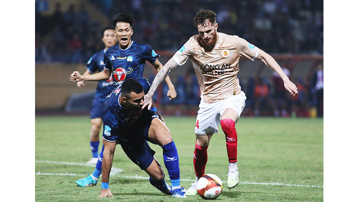 CLB Công an Hà Nội là ứng viên cho chức vô địch mùa này. Ảnh: LÊ MINH