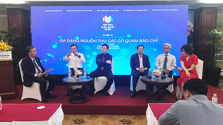 Chia sẻ kinh nghiệm tại diễn đàn “Đa dạng nguồn thu các cơ quan báo chí”.