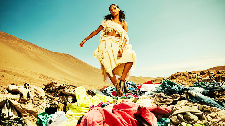 Buổi diễn giúp nâng cao nhận thức về tác hại của thời trang nhanh. Ảnh: THE GUARDIAN