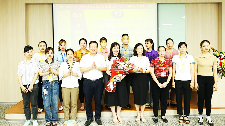 Lễ công bố quyết định thành lập Chi bộ Công ty TNHH dệt may Weitai Hạ Long.