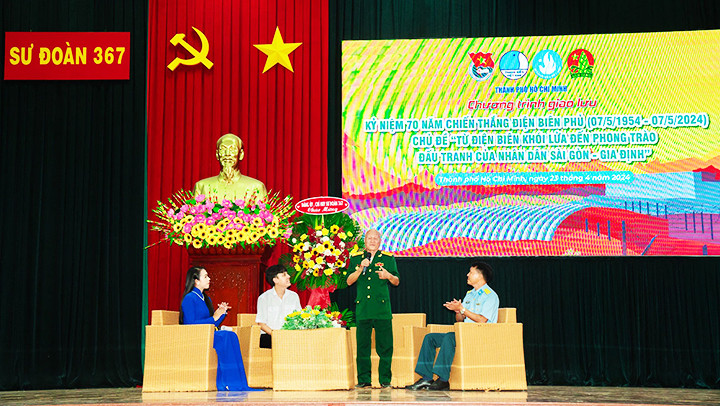 Đại biểu phát biểu ý kiến tại chương trình giao lưu.