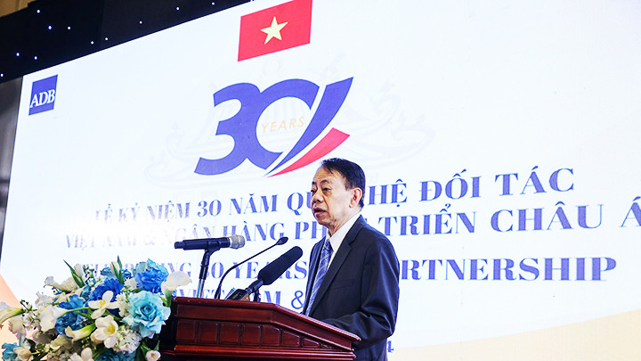 Chủ tịch ADB Asakawa phát biểu ý kiến tại lễ kỷ niệm. Ảnh: ADB