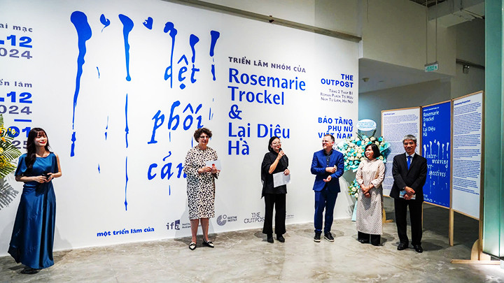 Không gian khai mạc triển lãm.