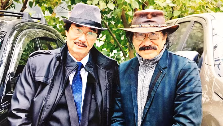 Họa sĩ, nhạc sĩ Thế Hùng cùng nhạc sĩ Nguyễn Cường. Ảnh từ trang Facebook nhân vật