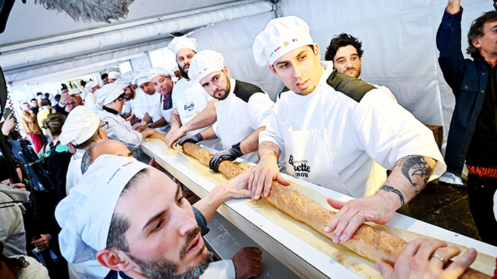 Bánh mì baguette dài nhất thế giới