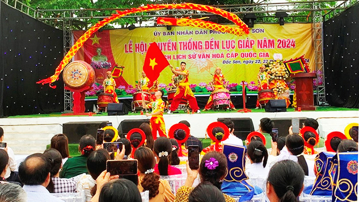 Mở hội đền Lục Giáp 