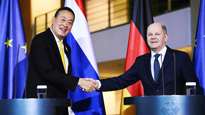 Thủ tướng Thailand S.Thavisin (trái) gặp gỡ người đồng cấp Đức Olaf Scholz. Ảnh: BANGKOK POST