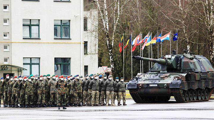 Nhiều quốc gia châu Âu đang đối mặt thâm hụt ngân sách quốc phòng. Ảnh: REUTERS