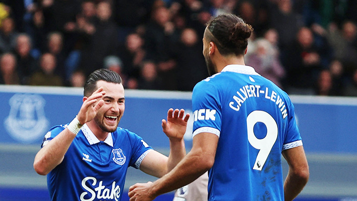 Everton được trả lại 4 điểm