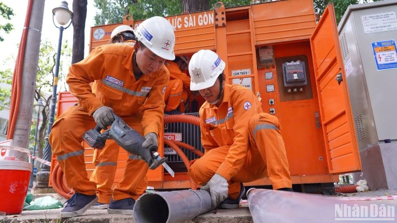 Công ty Điện lực Sài Gòn bảo dưỡng, thay thế thiết bị cũ, lắp đặt thêm tủ điện phân phối hạ thế, máy phát điện diesel công suất lớn.