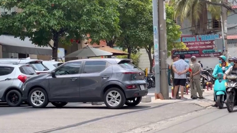 Các cơ quan chức năng phong tỏa hiện trường nơi xảy ra vụ việc