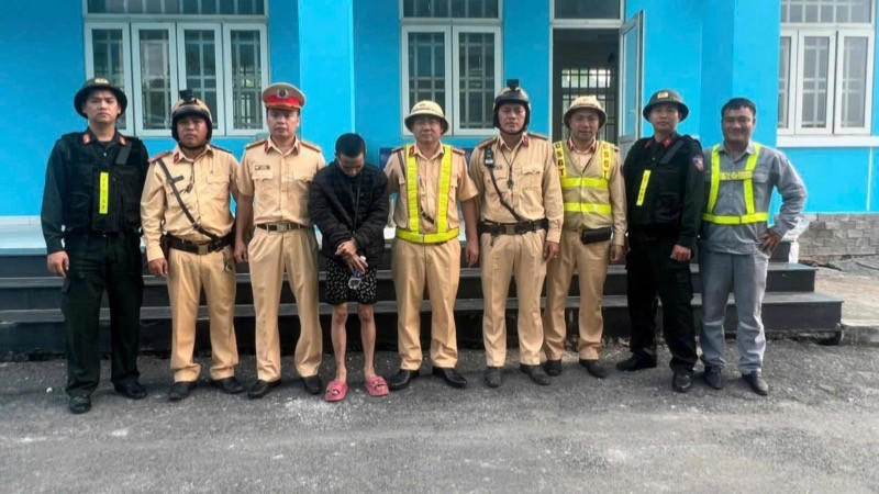 Đối tượng trốn trại bị các lực lượng chức năng bắt giữ. (Ảnh: Công an cung cấp)