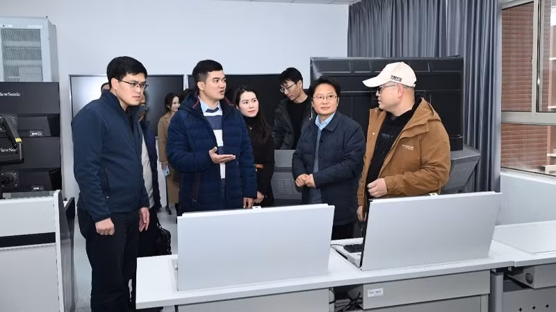 Đoàn công tác của UTH trong các chuyến công tác, làm việc với các đối tác, doanh nghiệp nước ngoài đa phần là những người trẻ năng động, bản lĩnh.